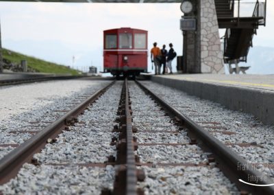 Bahngleis der Schafbergbahn am Gipfel des Schafbergs