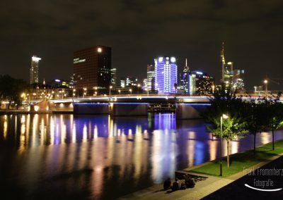 Frankfurt Skyline bei Nacht