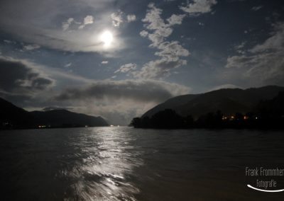 Vollmond bei Sommersonnenwende am Bug des Dampfschiffs Schönbrunn